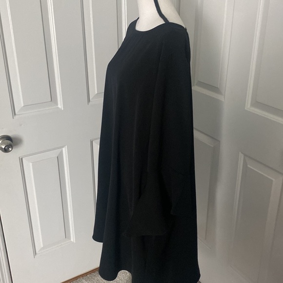 Great black dress with 3/4 bell sleeves - Picture 4 of 6